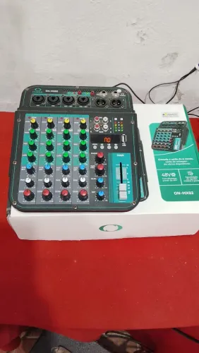 Mesa de som onistek 6 canal.