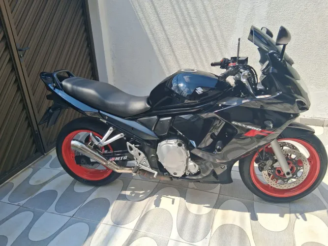 Gsx650f em excelente estado!