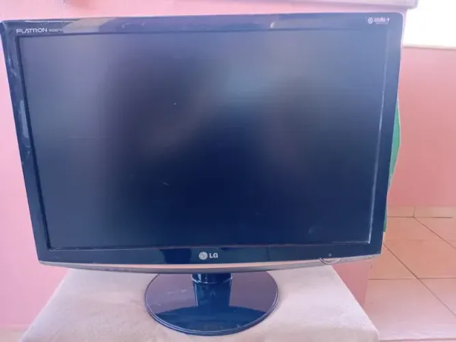 Lote com 6 Monitores LCD para Peças, Reparo ou Recuperação