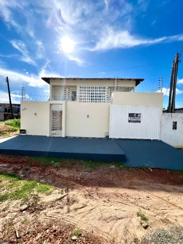 Aluga-se ótima casa no bairro Canarinho