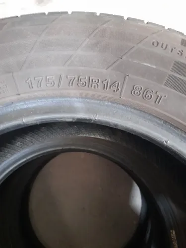Pneus aro 14.