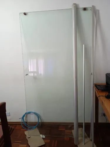 Vidro esverdeado usado no box do banheiro