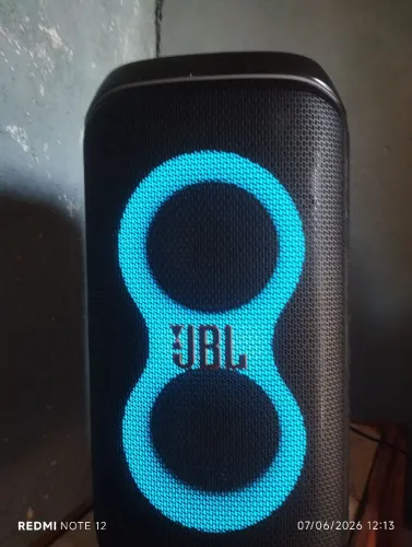 Jbl party box 120 160W 2 mês de uso novíssima pagamento apenas no Pix não aceito cartão