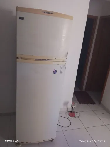 Vendo geladeira motor queimado. $200 reais vim pegar aqui no portal