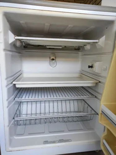 Vendo frigobar em excelente estado.