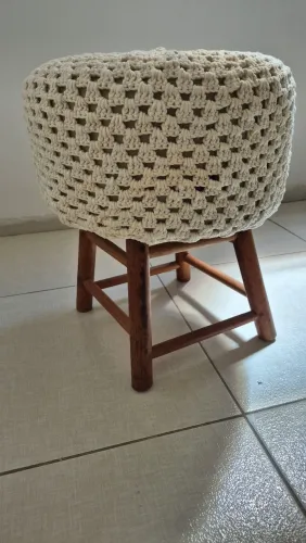 Puff com capa crochê