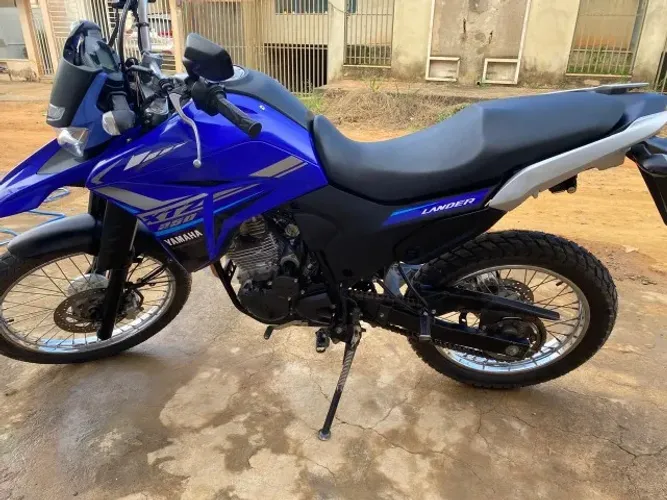 Yamaha XYZ250 Lander - Único dono