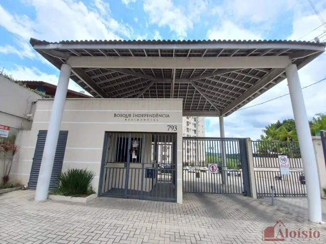 Apartamento com 3 dormitórios para alugar, 70 m² por R$ 2.807/mês - Esplanada Independênci