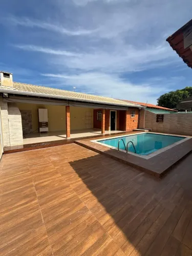 Casa térrea bairro Jardim Califórnia/Shangrilá