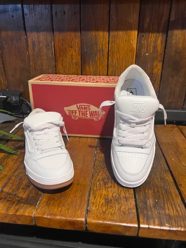 Vendo vans novinho !!!