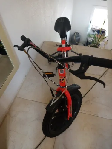 Bicicleta infantil em ótimo estado. Nova.