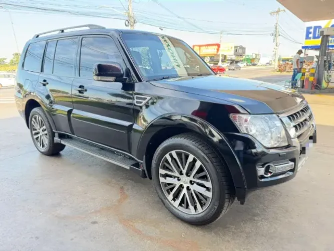 Mitsubishi Pajero HPE Full 3.2 4X4 T.i.dies. 5P AUT 2020