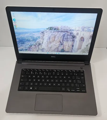 Dell ,Processador i3 , 8 GB DE RAM , SSD 128 GB .Garantia de 6 Meses.