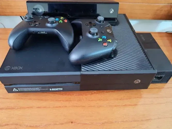xBox One FAT 500gb com Kinect, controle e jogos