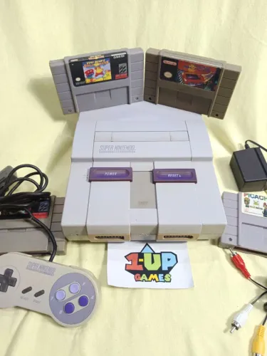 Videogame antigo Super Nintendo com 4 jogos