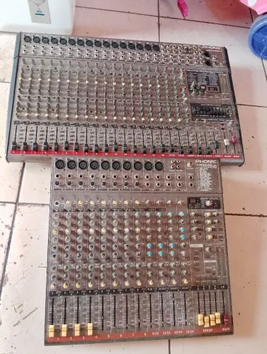Vendo 2 mesa de som