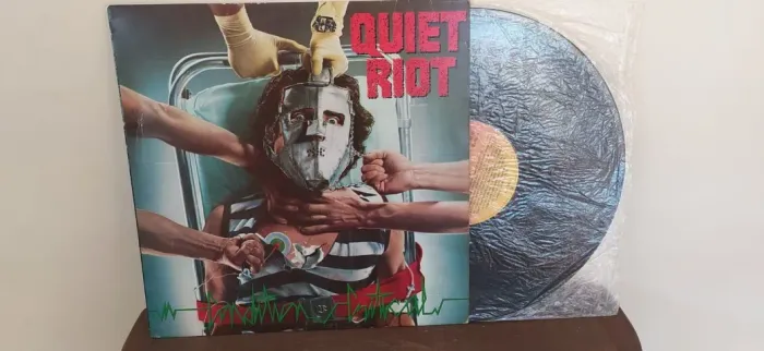 Black Sabbath Quiet Riot Condition Critical LP disco vinil
