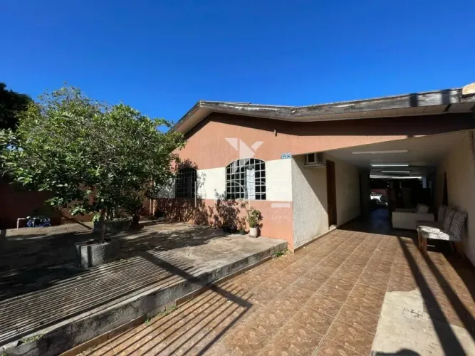 Casa à venda com 375 m² - 2 quartos - 1 banheiro - 2 vagas - Jardim Silvino - Cambé PR