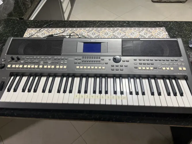 Teclado Yamaha PSR S-670