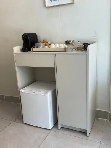 Mobiliário Completo de Loja Premium + Eletros | Sob Medida | Oportunidade 