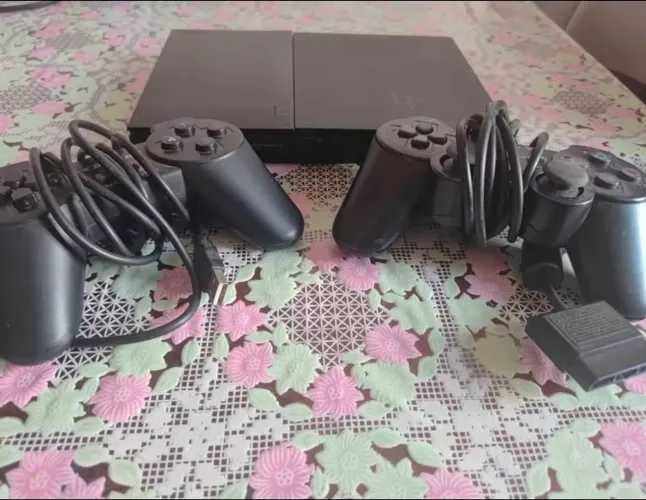 Videogame PlayStation2 com 2 controle seminovo 