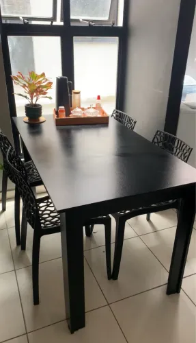 Mesa com 4 cadeiras