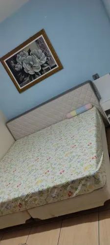 Colchão king size medida 2 x 2, em perfeito estado marca Emma