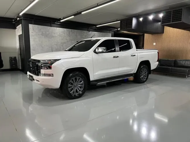 Mitsubishi TRITON HPE-S 2.4 CD 4X4 TB Diesel Aut. 2027