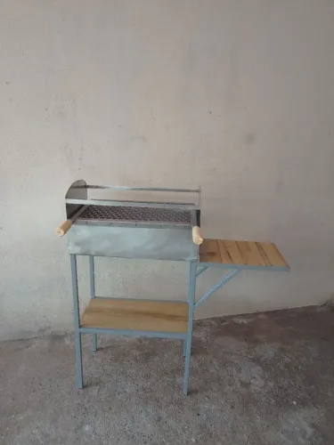 Churrasqueira de inox com base