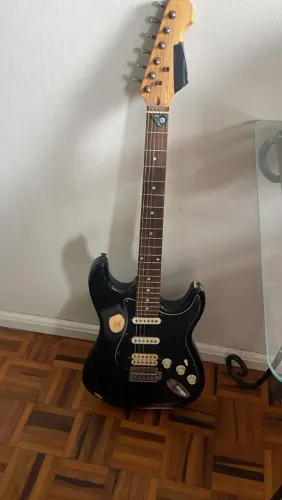 GUITARRA PHX STRATOCASTER, AMPLIF COST CM10G, PALHETA, CAPA, CABO P10 E MODIFICADOR