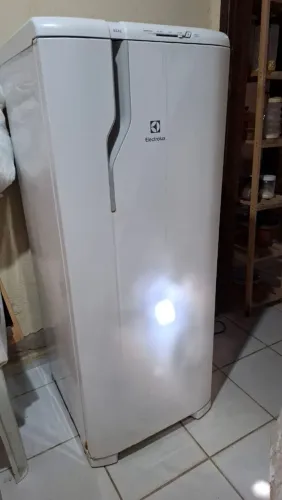Geladeira Eletrolux 240 Litros 