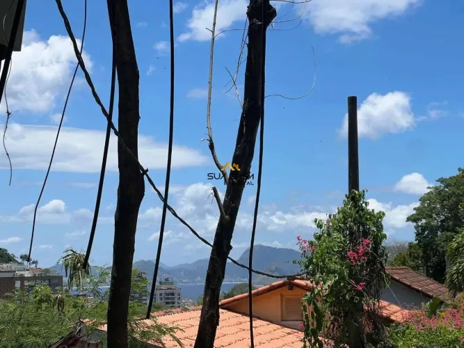 Laranjeiras | Terreno à venda em rua tranquila, sem saída, e com vista maravilhosa para a