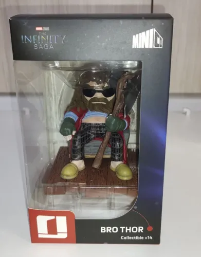 Estátua Bro Thor - Iron Studios - Autografado pelo criador MiniCo