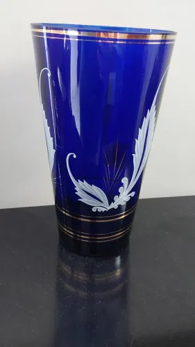Vendo: Antigo vaso veneziano de vidro azul cobalto ,pintado a mão e filetado a ouro 24k.