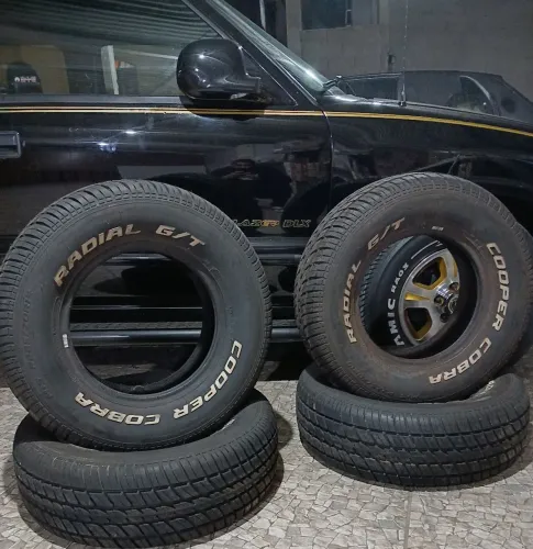 Pneu Cooper Cobra 225/70R14 Novos