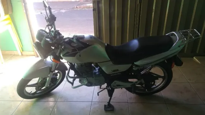 MOTO SUZUKI YES 125 PRATA - 90.000KM - R$5.500