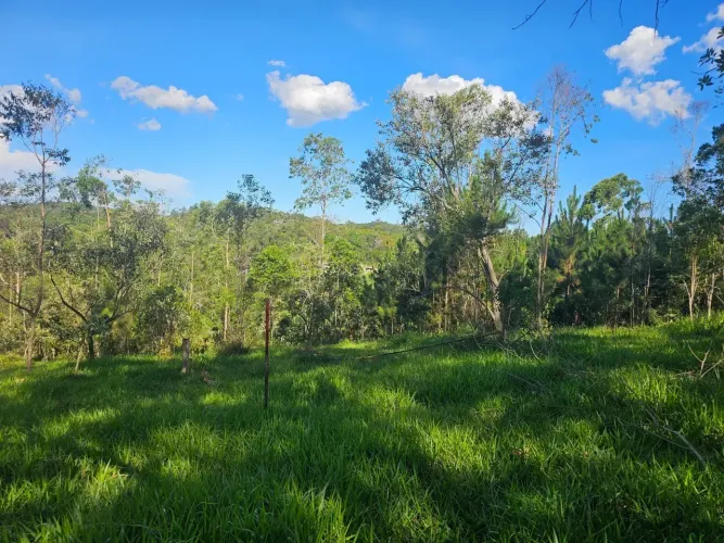 Terreno com boa topografia e lago*, em Juquitiba