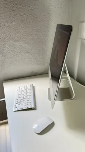 iMac 2013 Intel i5 8GB RAM 480GB 21.5 Pol Magic Keyboard e Mouse na Caixa Passo Cartão