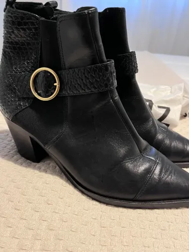 Bota couro cano baixo Arezzo!
