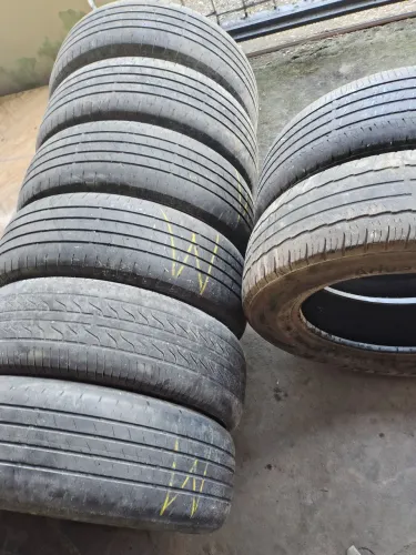 Vendo pneus 215/65 aro 16 o valor r$ 70 cada um