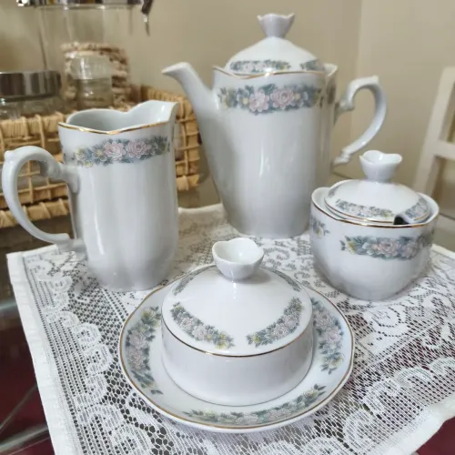Conjunto Porcelana Germer Vintage - Bule, Leiteira, Açucareiro e Manteigueira (30 Anos)