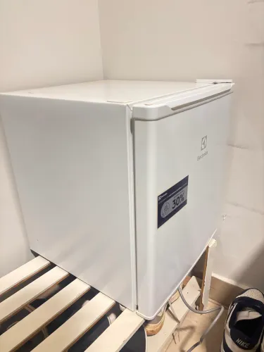 Frigobar Electrolux semi novo 