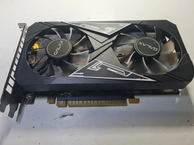 GTX 1650 4GB GDDR6.