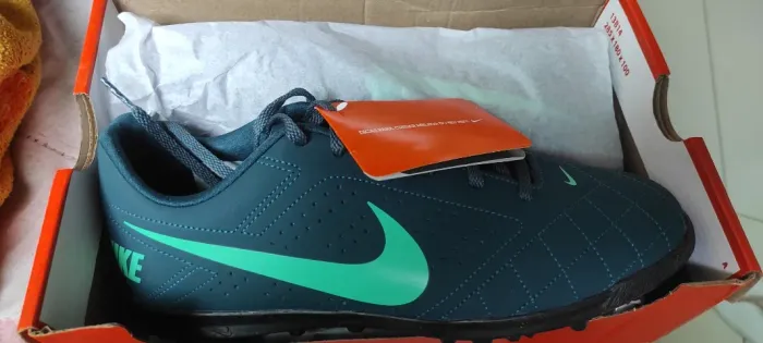 Chuteira society Nike nova original beco 2 TF..(nunca usada )nova na caixa