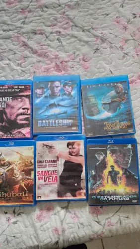 Vendo esse lote de dvds por 50 reias 