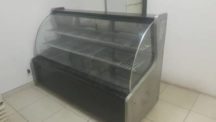 Vendo um expositor de salgados