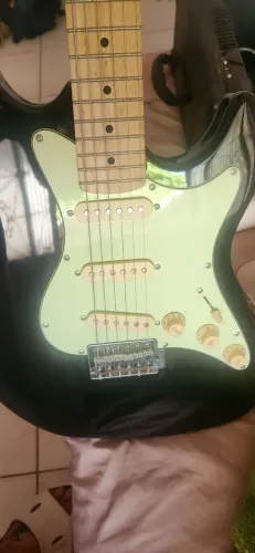Guitarra nunca usada