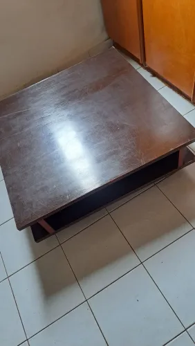 Mesa se centro madeira pesada 90x90 com rodinhas 