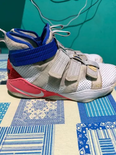 Tênis Nike LeBron Soldier 42