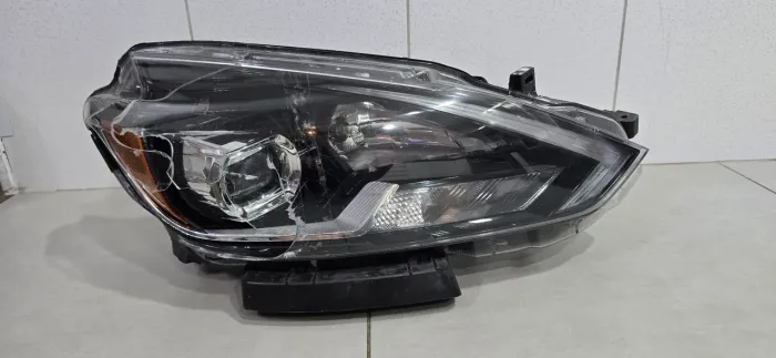 Farol Sentra Led
